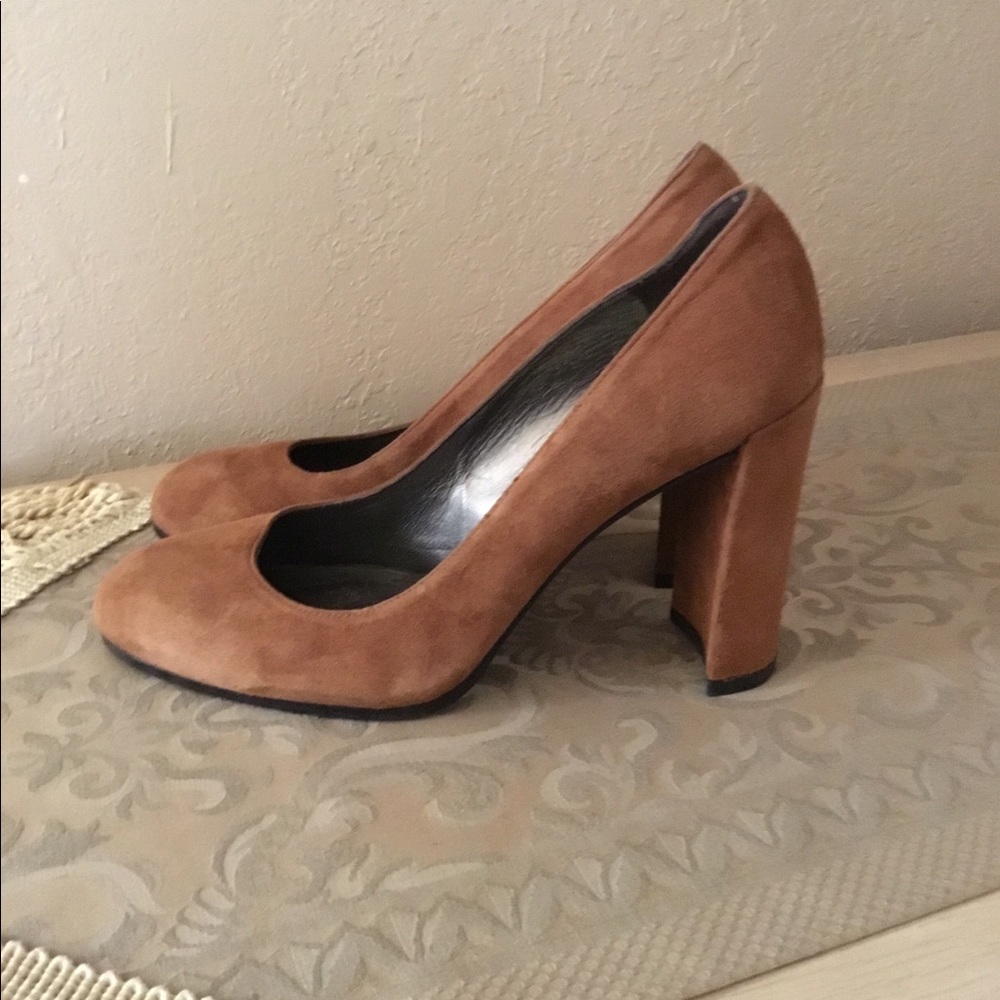 Stuart Weitzman suede pumps sz.8.5 $65